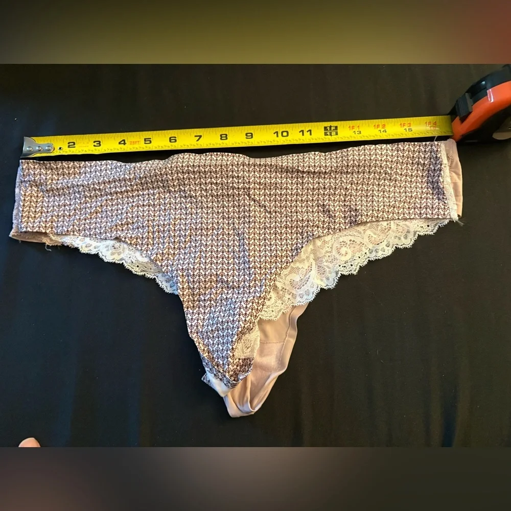 Women's Marilyn Monroe pink and patterned 2 piece lace back panty set in size XL